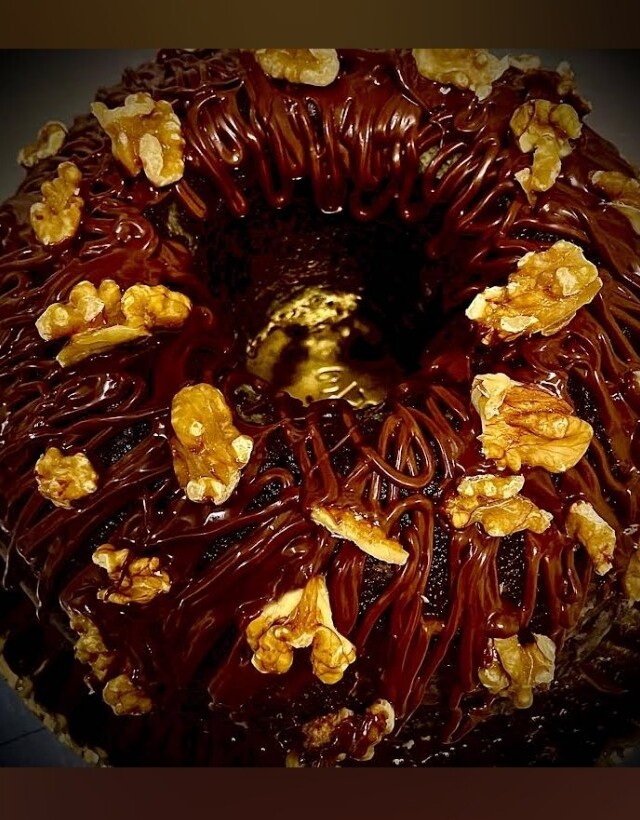 Bolo com noz e chocolate — Pastelaria